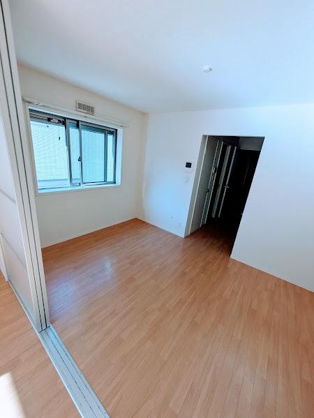 横浜市神奈川区三枚町のアパート