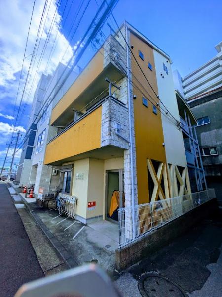 横浜市神奈川区栄町のアパート