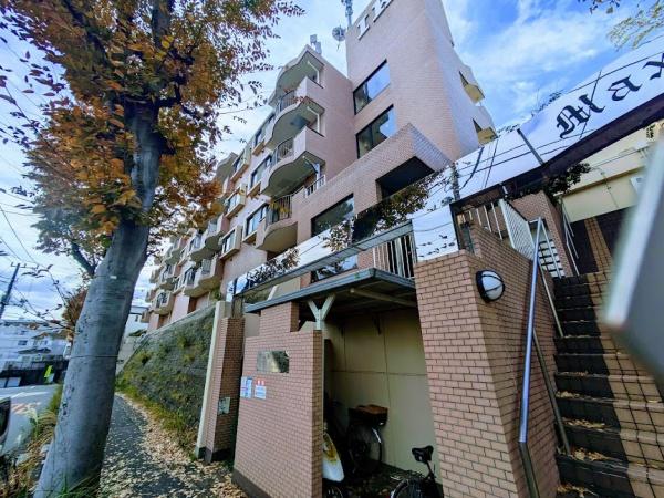 横浜市神奈川区菅田町のマンション