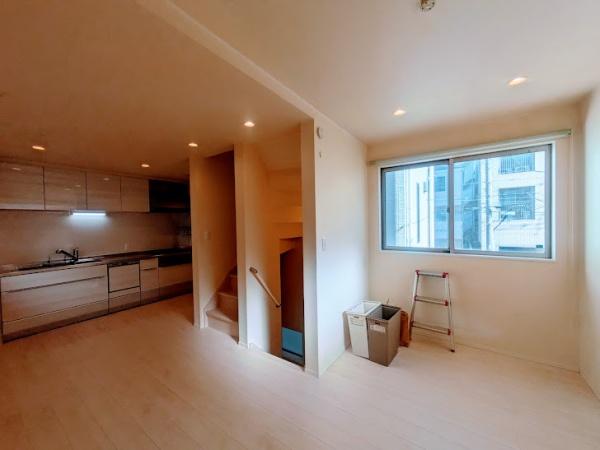 横浜市西区浜松町の貸家