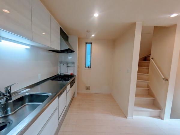 横浜市西区浜松町の貸家