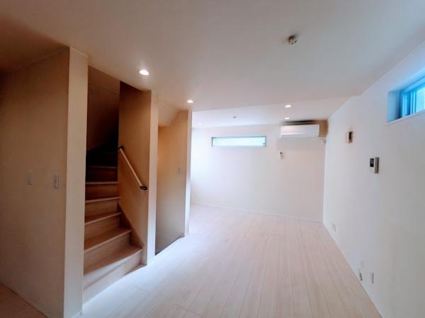 横浜市西区浜松町の貸家