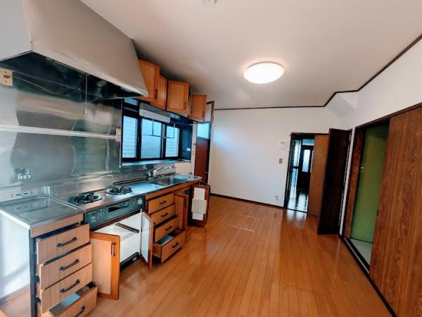 横浜市神奈川区三枚町の貸家