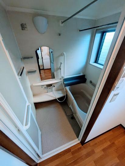 横浜市神奈川区三枚町の貸家