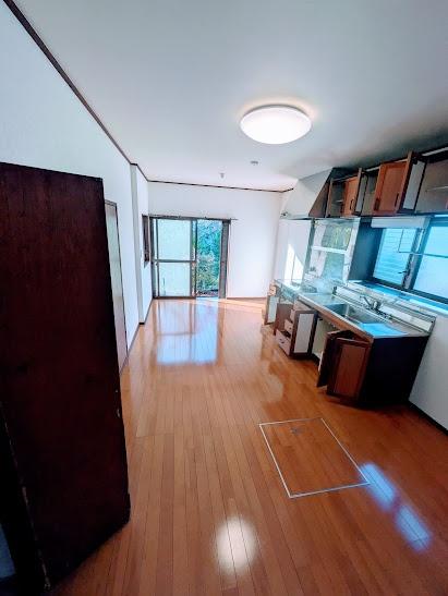 横浜市神奈川区三枚町の貸家