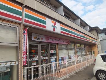 横浜市神奈川区三枚町のアパート(セブンイレブン横浜鳥山町東店)