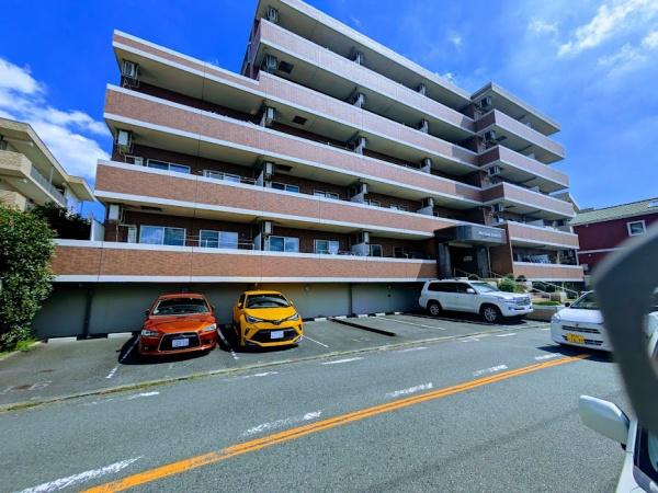 横浜市神奈川区神大寺１丁目のマンション