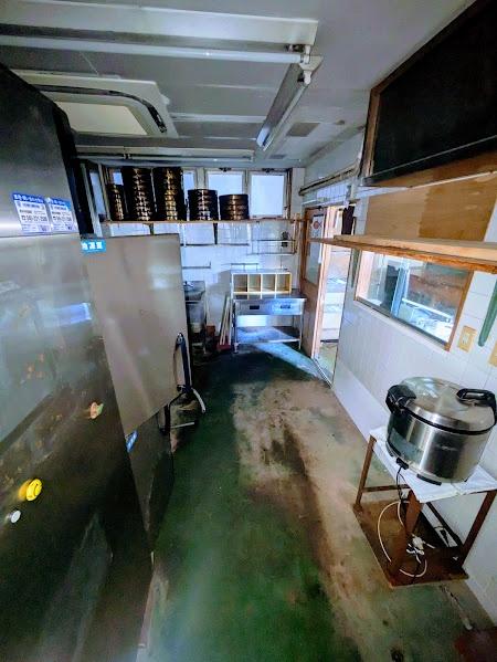 横浜市西区中央２丁目の店舗（建物一部）