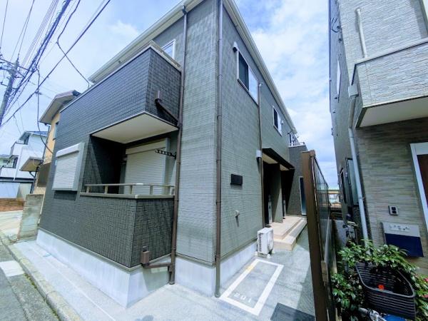 横浜市神奈川区六角橋３丁目のテラスハウス