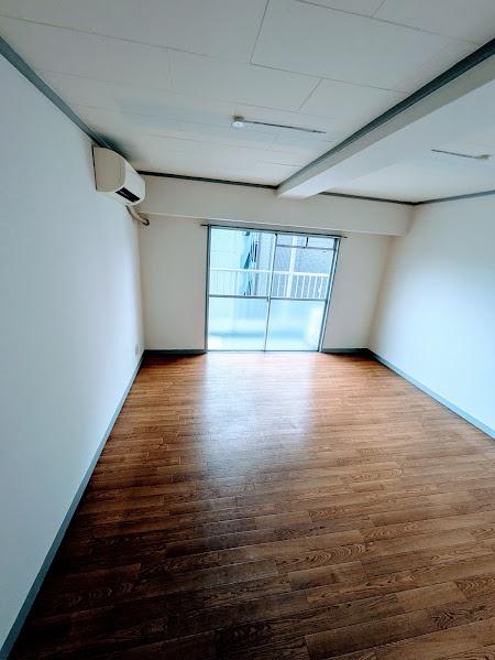 横浜市中区末広町３丁目のマンション