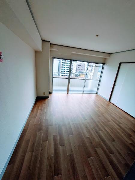 横浜市中区末広町３丁目のマンション