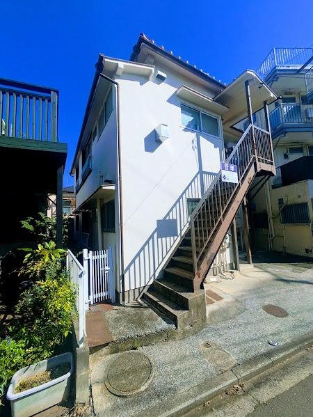 横浜市神奈川区六角橋２丁目のアパート