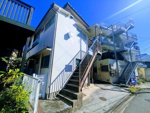 横浜市神奈川区六角橋２丁目のアパート