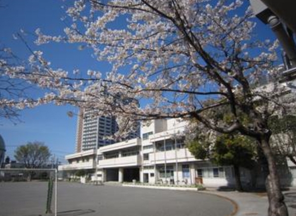 横浜市西区御所山町の貸家(横浜市立平沼小学校)