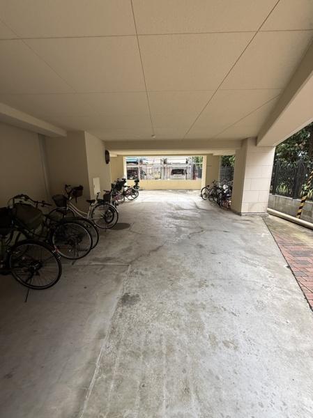 門真市末広町のマンション(駐車場)