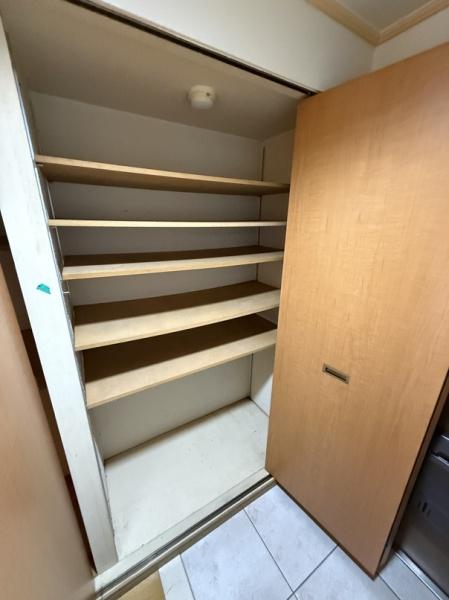 門真市末広町のマンション(収納)