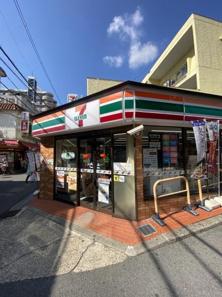 寝屋川市東香里園町のマンション(セブンイレブン寝屋川香里南之町店)