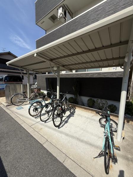 守口市松下町のアパート(駐車場)