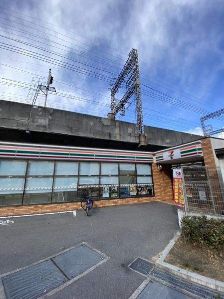 寝屋川市秦町のマンション(セブンイレブン寝屋川八坂町西店)