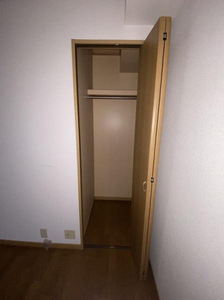寝屋川市秦町のマンション(収納)