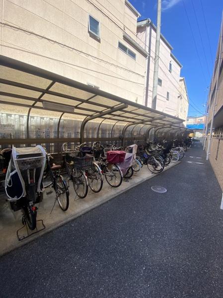 寝屋川市秦町のマンション(駐車場)