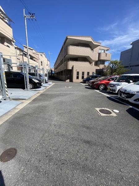 寝屋川市秦町のマンション(駐車場)