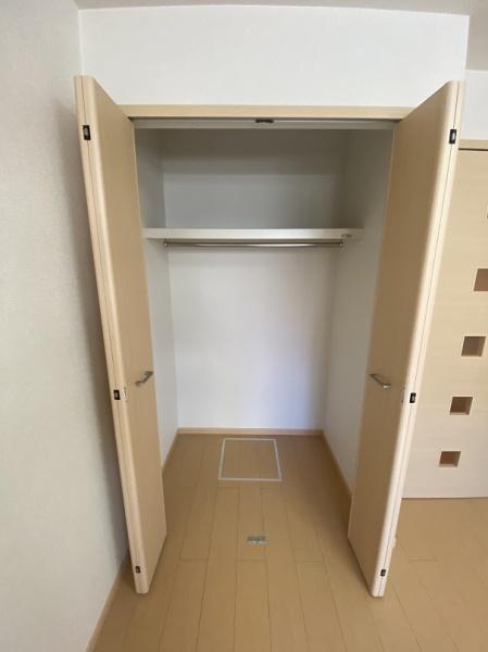 寝屋川市日之出町のアパート(収納)