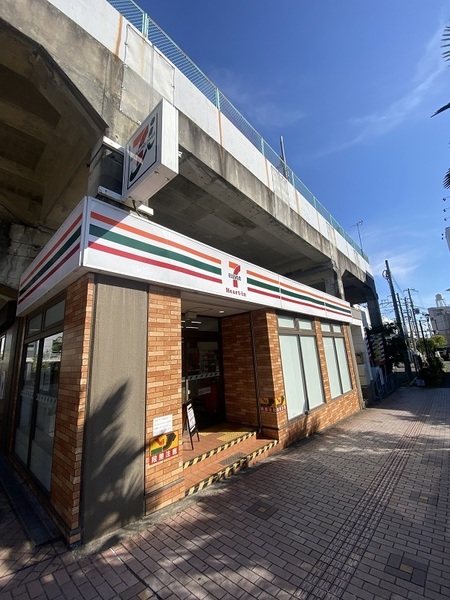 四條畷市岡山東１丁目のマンション(セブンイレブンハートインJR忍ヶ丘駅改札口店)