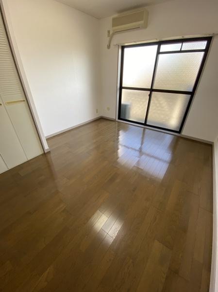 寝屋川市中神田町のマンション(洋室)