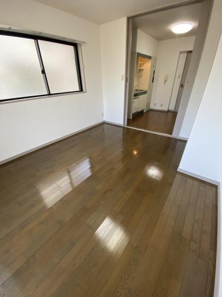 寝屋川市中神田町のマンション(洋室)