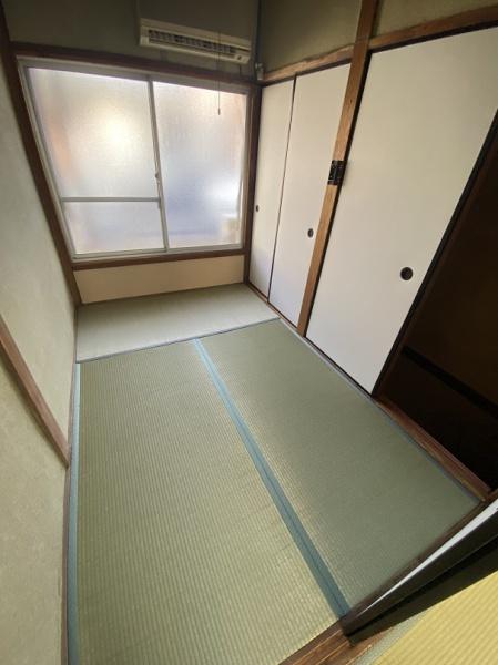 寝屋川市上神田２丁目のテラスハウス