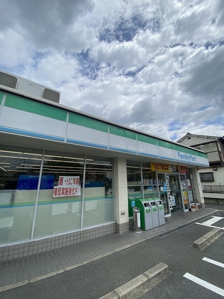四條畷市岡山5丁目のマンション(ファミリーマート四條畷岡山店)