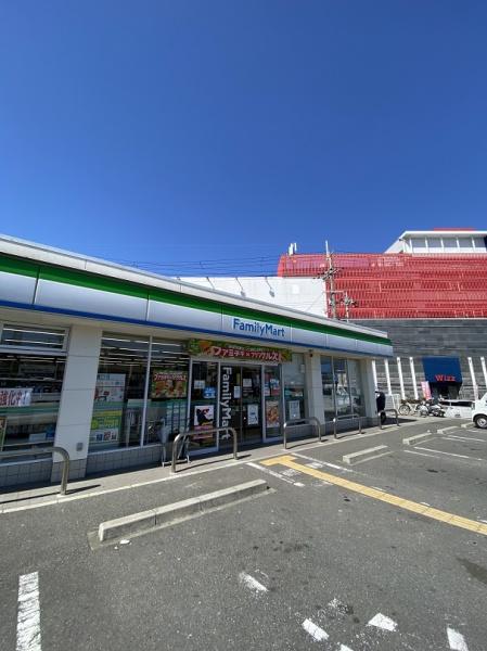 サンクラスタコートA棟(ファミリーマート寝屋川打上元町店)