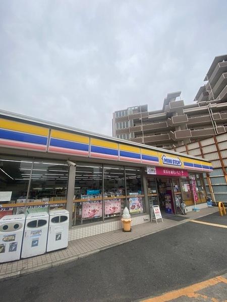 寝屋川市国松町のマンション(ミニストップ寝屋川三井南町店)