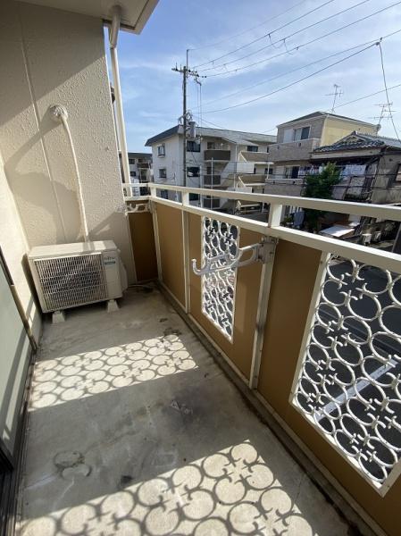 寝屋川市上神田１丁目のマンション