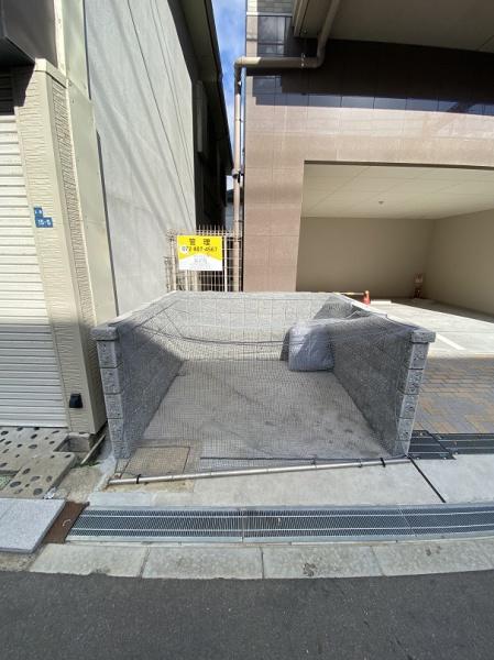 リィリィエ西三荘駅前