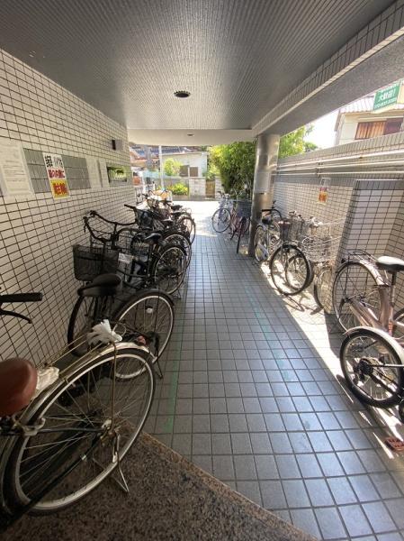 寝屋川市下神田町のマンション