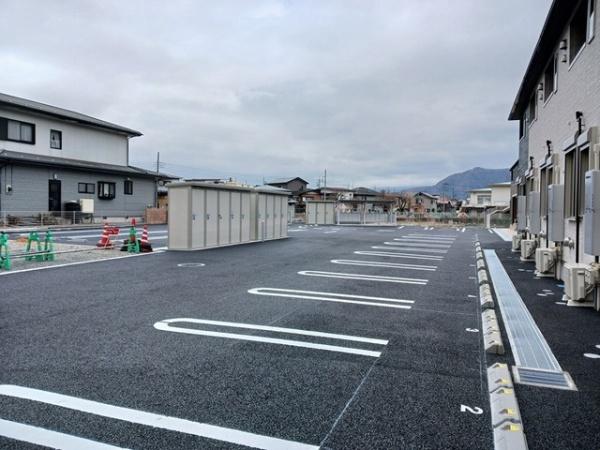 富士吉田市大明見１丁目のアパート