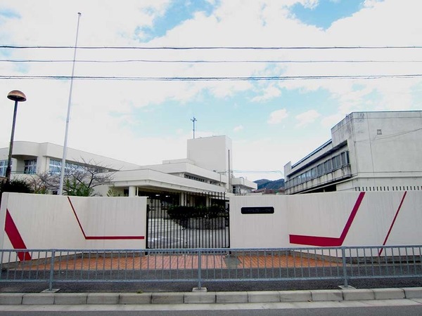 四條畷市砂1丁目のマンション(四條畷市立岡部小学校)
