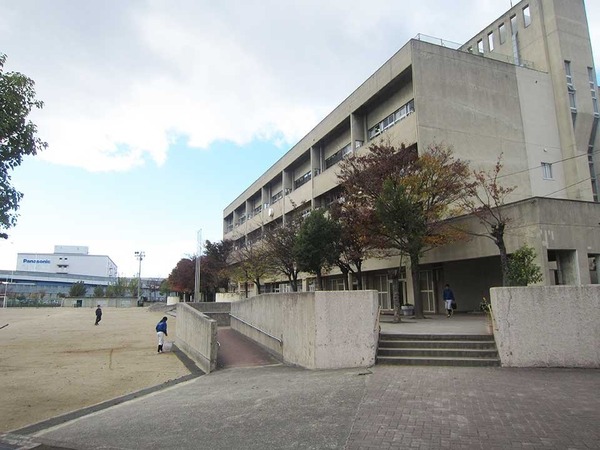 四條畷市砂1丁目のマンション(四條畷市立四條畷西中学校)