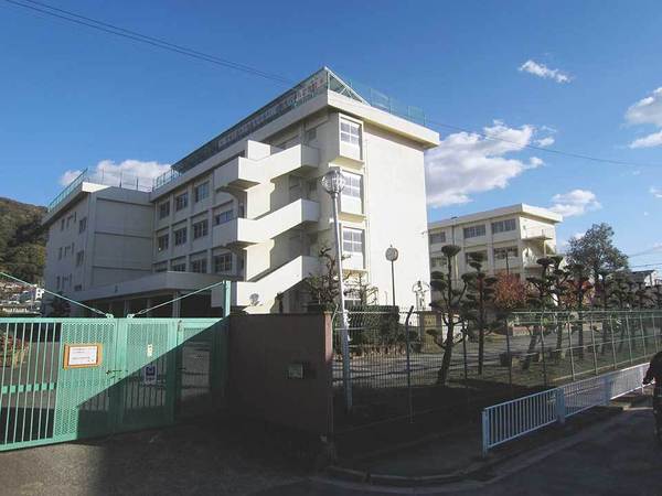 大東市錦町のマンション(大東市立北条中学校)
