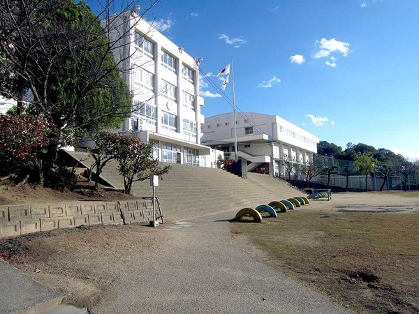 大東市錦町のマンション(大東市立北条小学校)