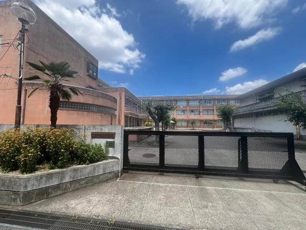 門真市下馬伏町の店舗付住宅(門真市立水桜小学校)