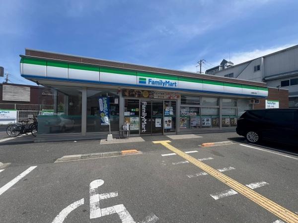 四條畷市大字中野のアパート(ファミリーマート四條畷中野店)