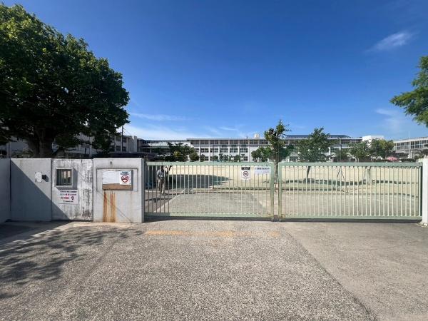 四條畷市大字中野のアパート(四條畷市立四條畷小学校)