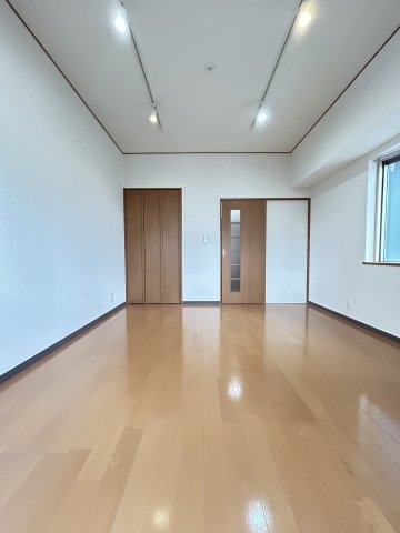 タカマツ神戸駅南通
