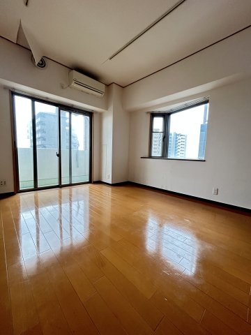 タカマツ神戸駅南通