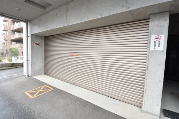 g+(駐車場)
