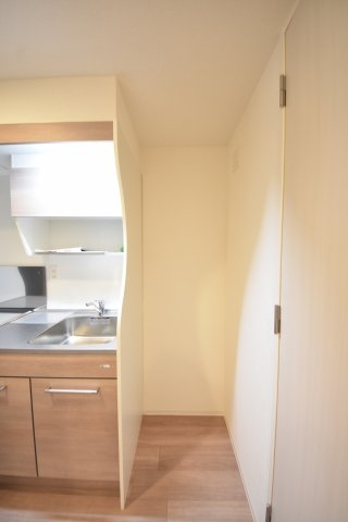 セレニテ神戸元町プリエ(キッチン)