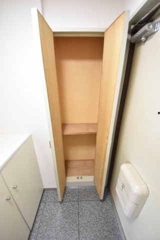 SANKOラフィーネ三宮(収納)